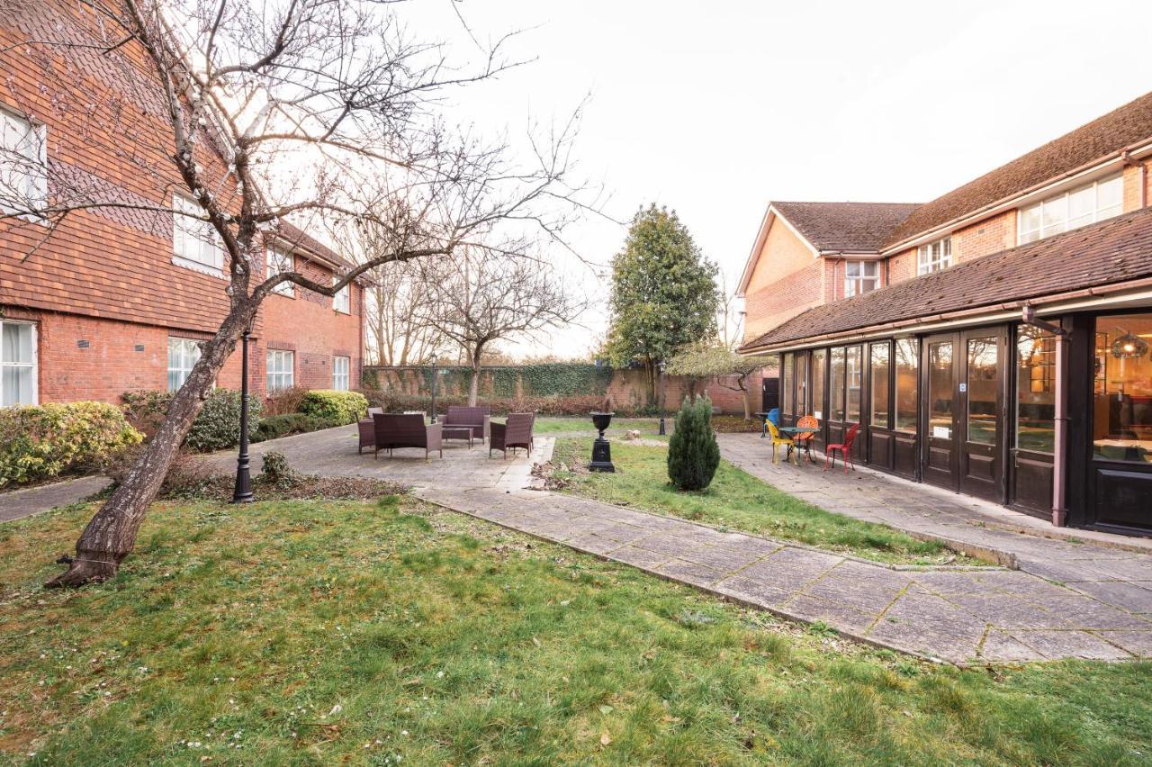 Holiday Inn Reading West By Ihg Exterior photo
